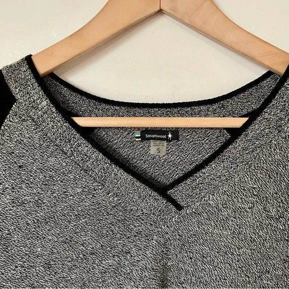 Smartwool Women's Edgewood V-Neck Sweater Black and Grey Size Small - Picture 5 of 9